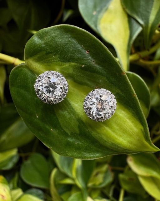 Is it spring or summer in this heat?! Either way, these diamond studs are perfect for any season, any occasion.

Style number: 746452