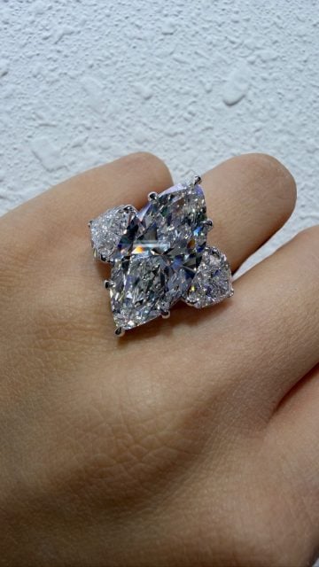 It really does not get more special than this…. 💍💎

A breathtaking 11.57 ct marquise cut diamond set between two 2.07 ct heart shape diamonds and set in 14K white gold. 💙🤍

Style number: 5063768