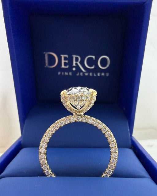 A new level of dipped in diamonds πππ
Style number: 5058979