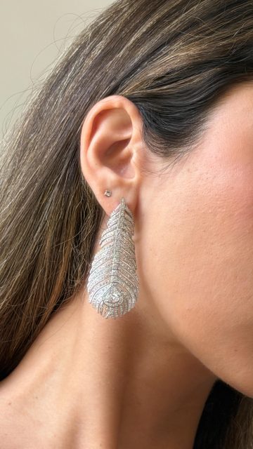 7 carats of diamond feather brilliance 💎💙 

Style number: ARCFER