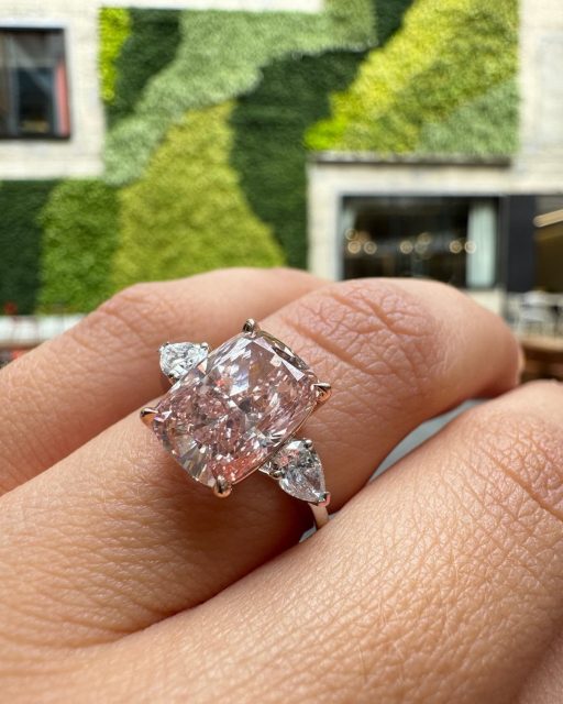 Pretty in pink for Friday 💞💎

Style number: 5004232