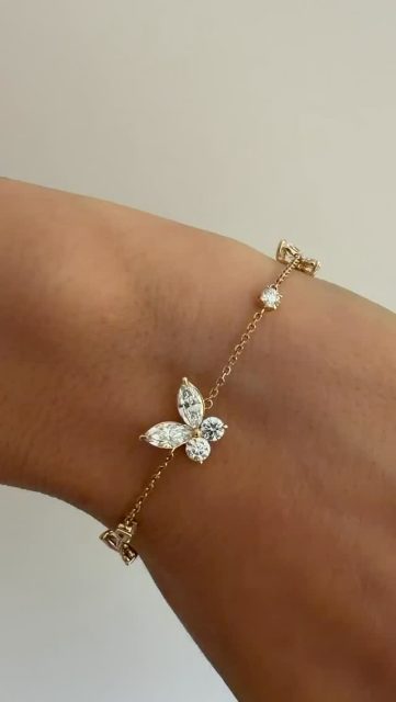 Diamond bracelets hallelujah. 
Butterflies hallelujah. 
Yellow gold hallelujah. 
Matching necklace & bracelet hallelujah. 

Style number: 5082798