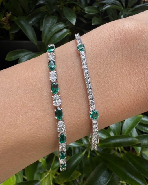 It’s officially Emerald season 💚 Send us a DM to create your next emerald piece! 

Style numbers: 5019725, 788380