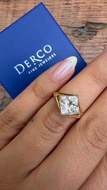 Can’t get enough of this rotated princess cut diamond set on-point! Such a gorgeous way to make your ring that much more unique. 

Style number: 5054634