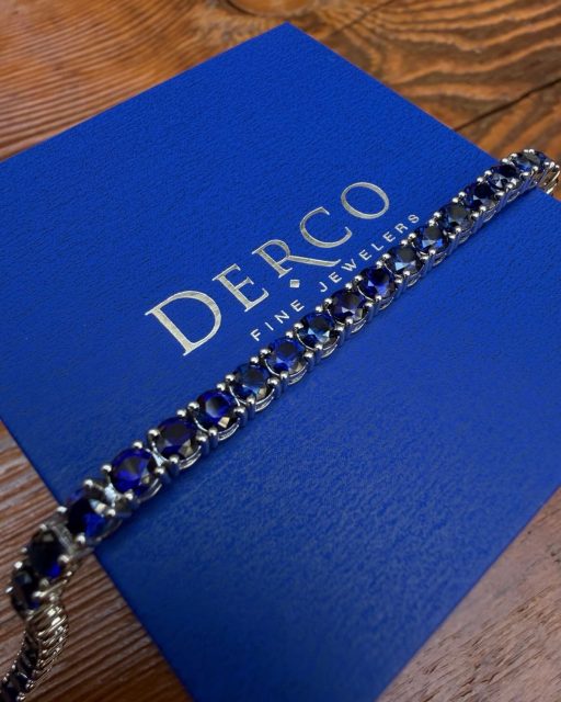 Matching our jewelry with our brand >>> 

It only makes sense that all of our clients love a deep blue Sapphire 💙

Style number: 5025093