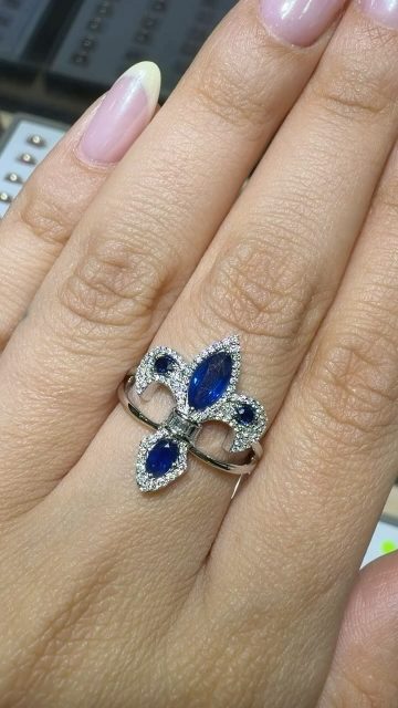 Current obsession: This sapphire & diamond fleur-de-lis ring

Style number:
5066472