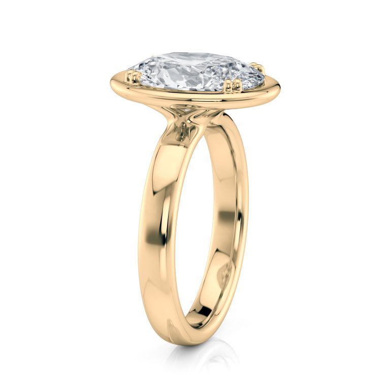 18k yellow gold bold hybrid bezel oval engagement ring with double claw prongs with oval shape diamond